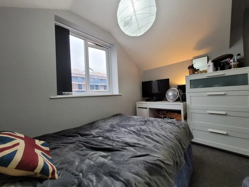 8 bedroom terraced house for rent