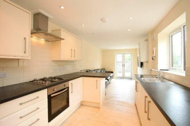 7 bedroom terraced house for rent