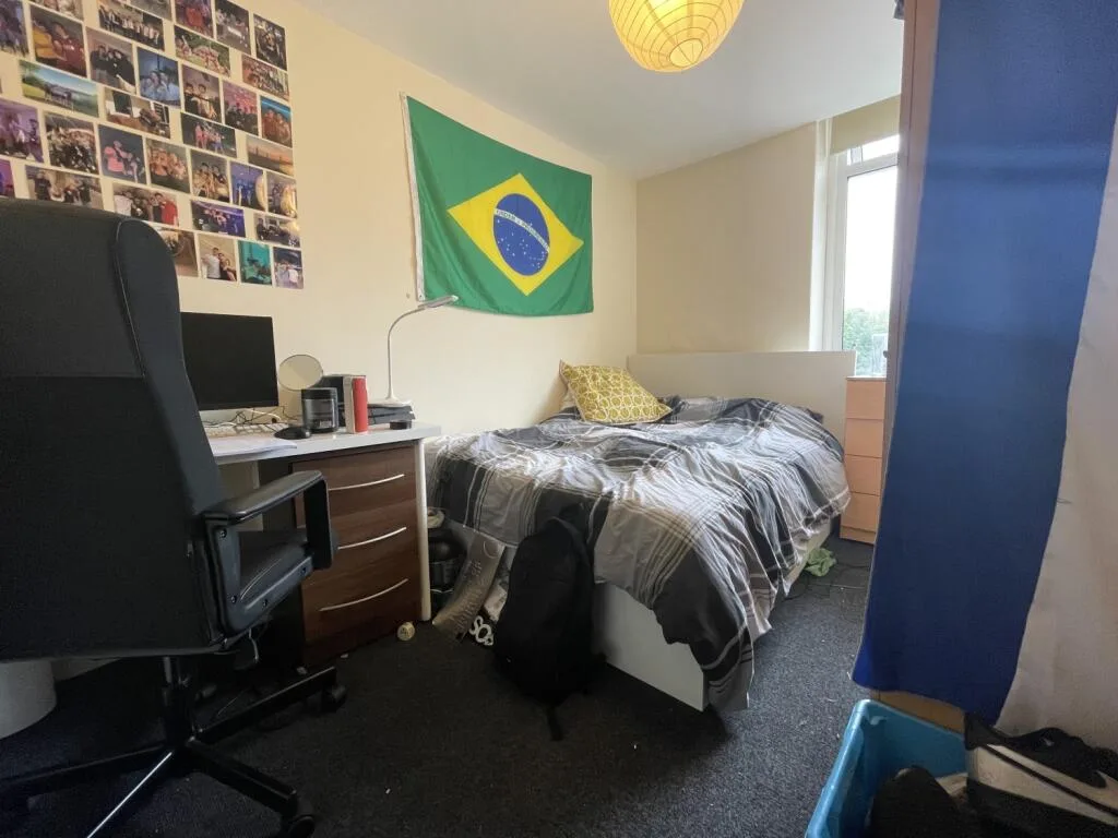 8 bedroom terraced house for rent