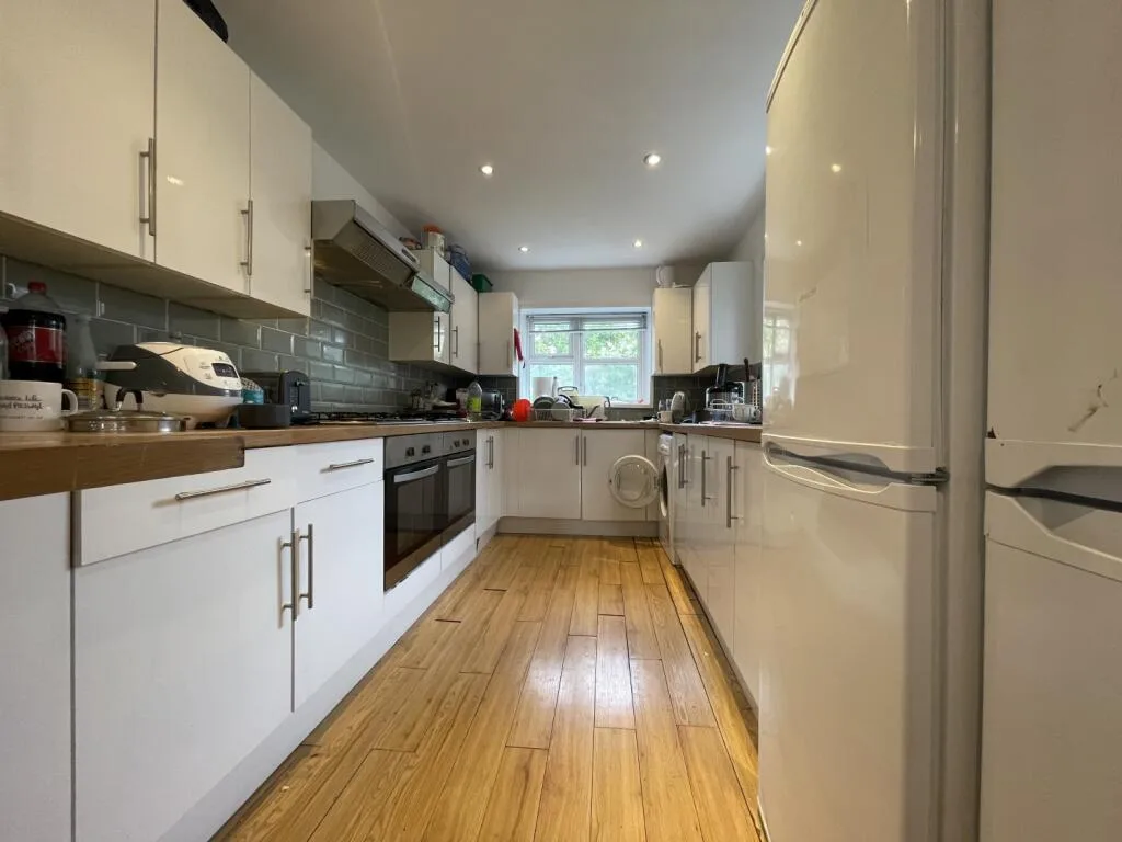 8 bedroom terraced house for rent