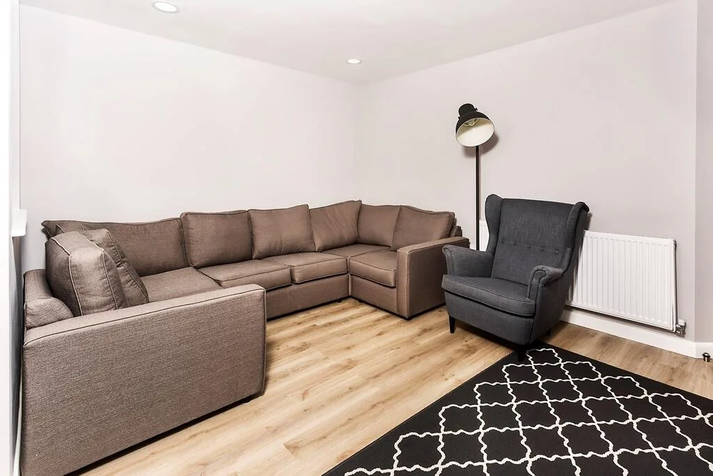 8 bedroom house for rent