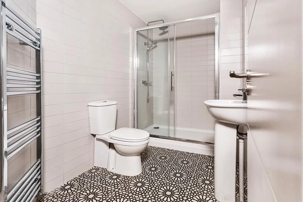 8 bedroom house for rent