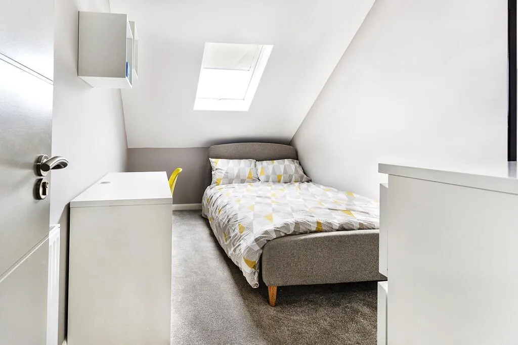 8 bedroom house for rent