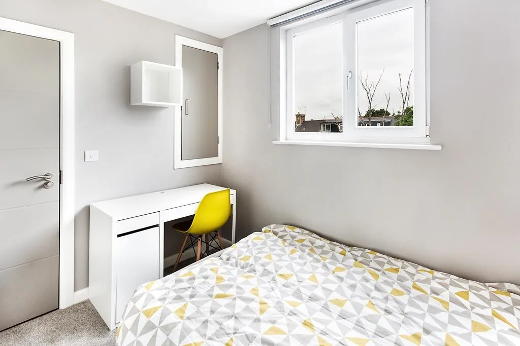 8 bedroom house for rent