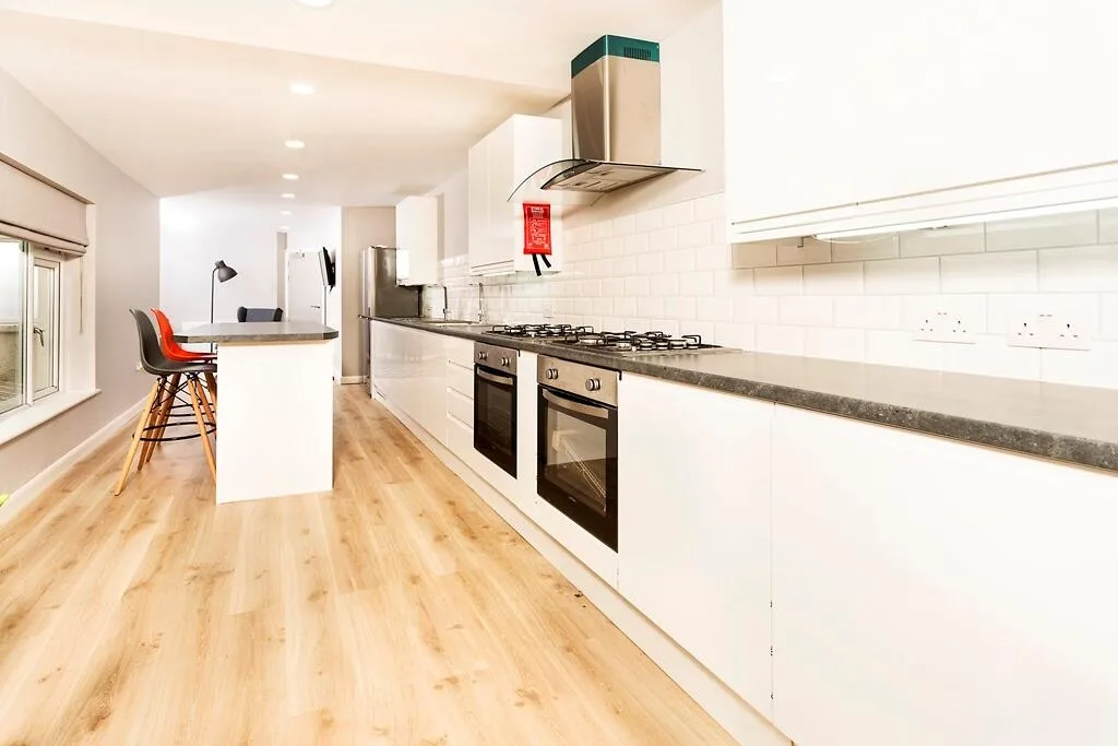 8 bedroom house for rent