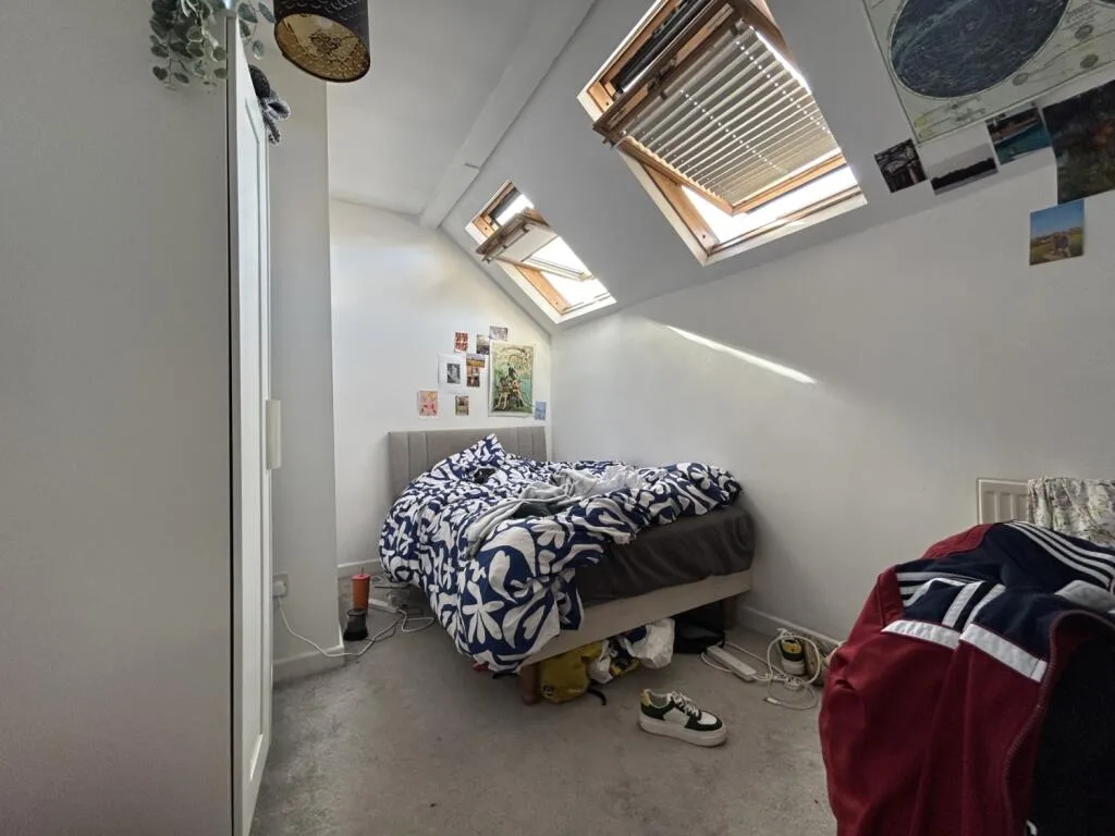 9 bedroom end of terrace house for rent