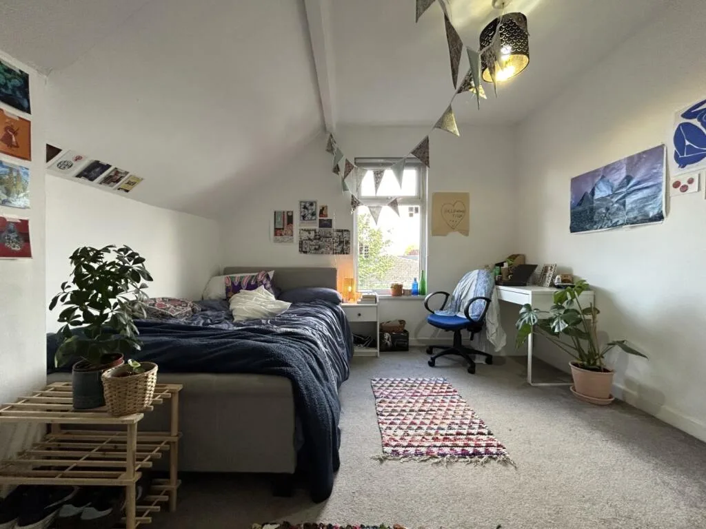 9 bedroom end of terrace house for rent