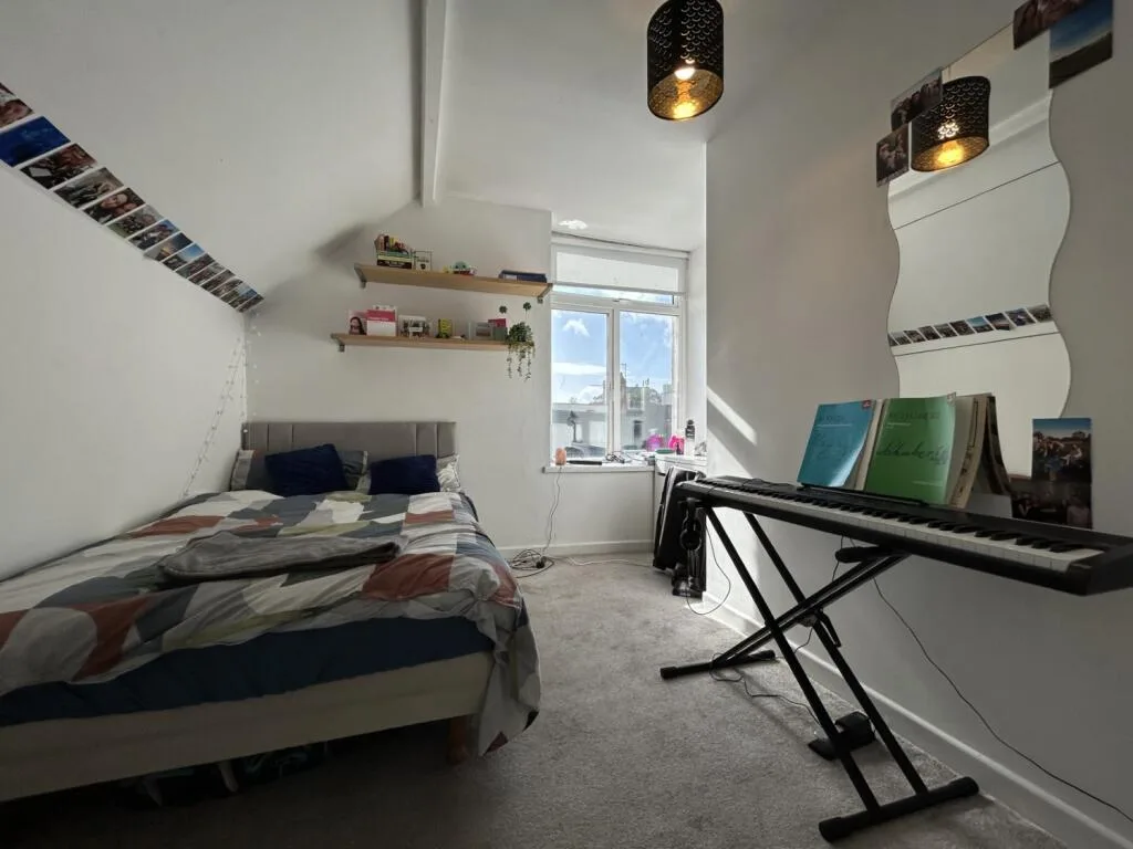 9 bedroom end of terrace house for rent