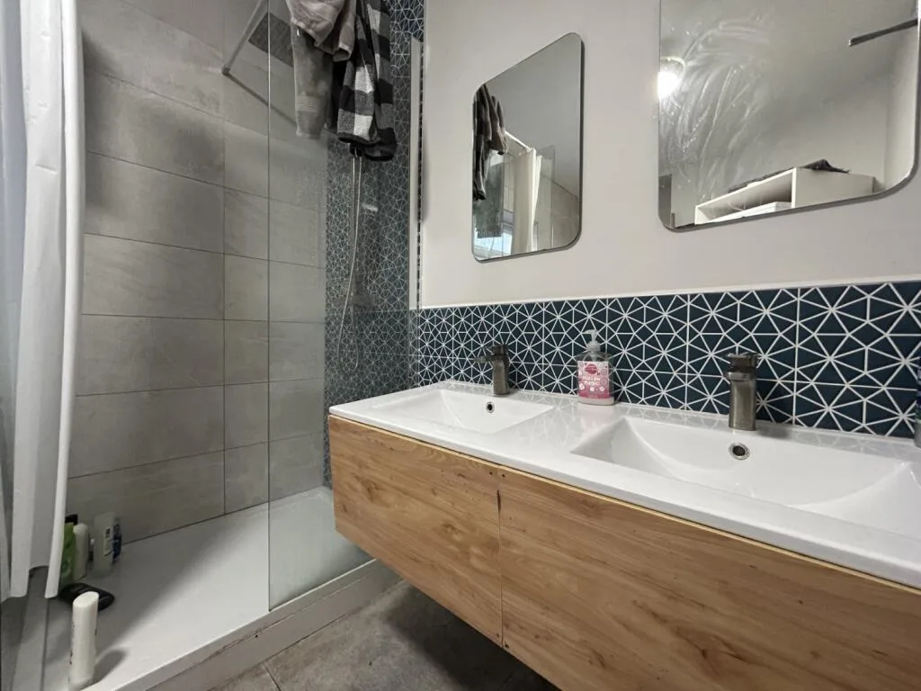 9 bedroom end of terrace house for rent