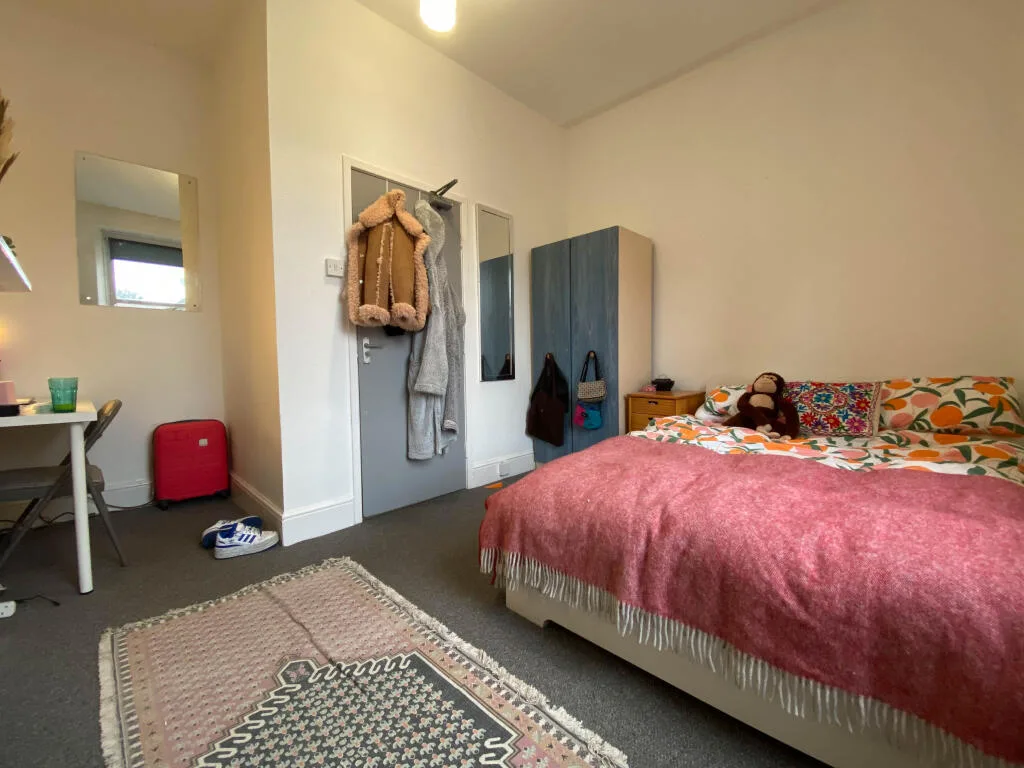 9 bedroom terraced house for rent