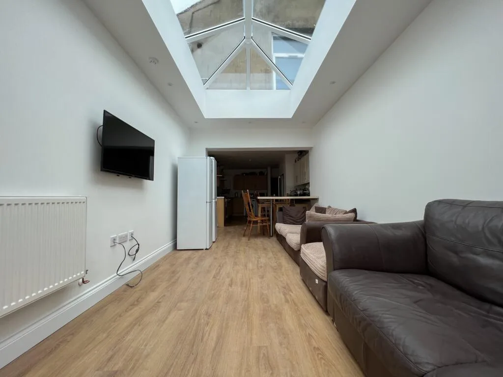 9 bedroom terraced house for rent