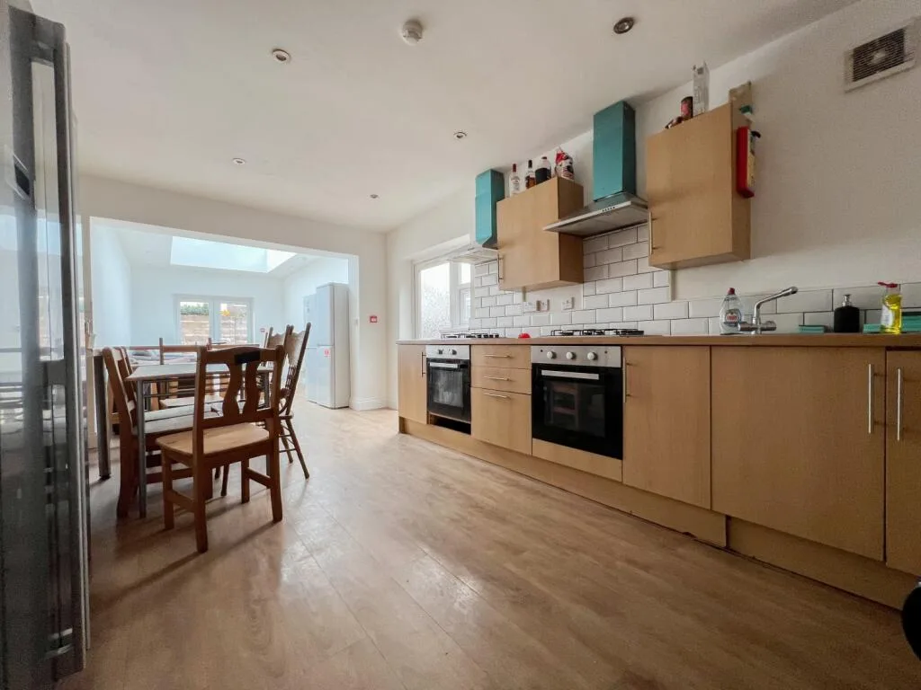 9 bedroom terraced house for rent