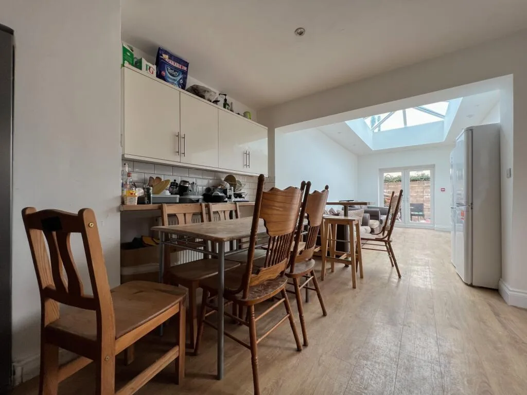 9 bedroom terraced house for rent