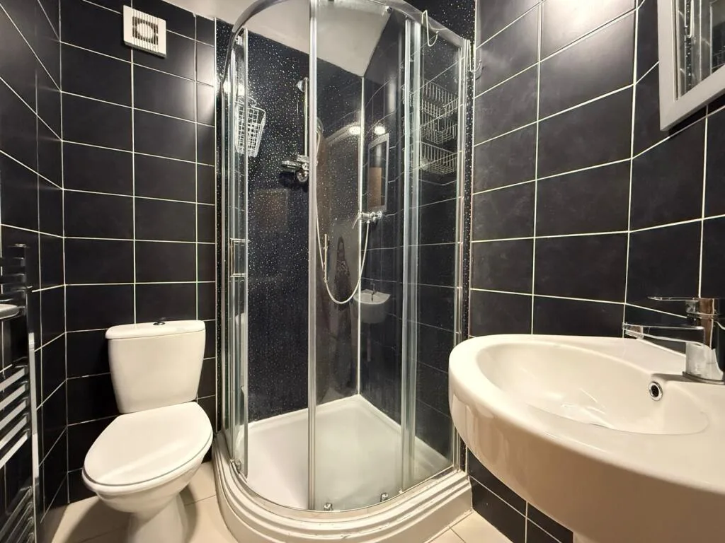 6 bedroom terraced house for rent