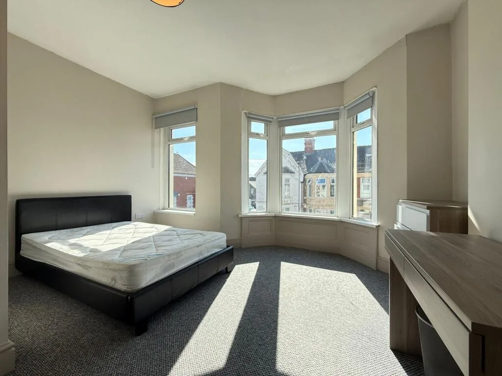 6 bedroom terraced house for rent