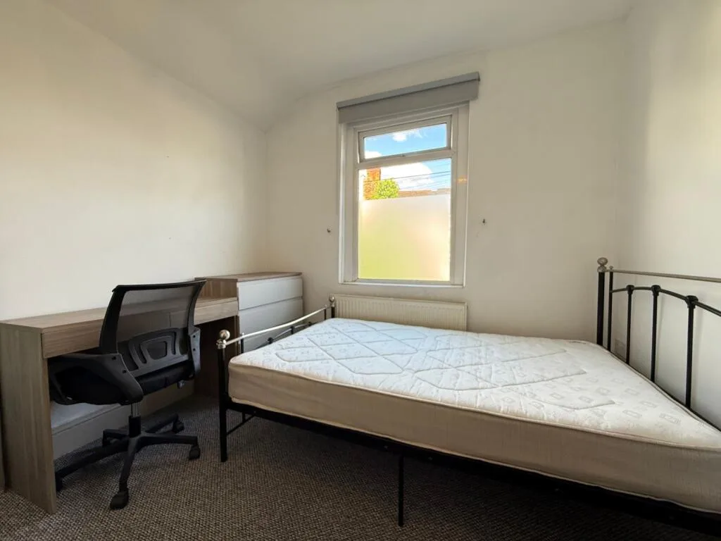 6 bedroom terraced house for rent