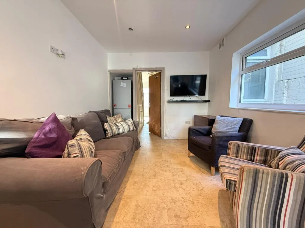 6 bedroom terraced house for rent