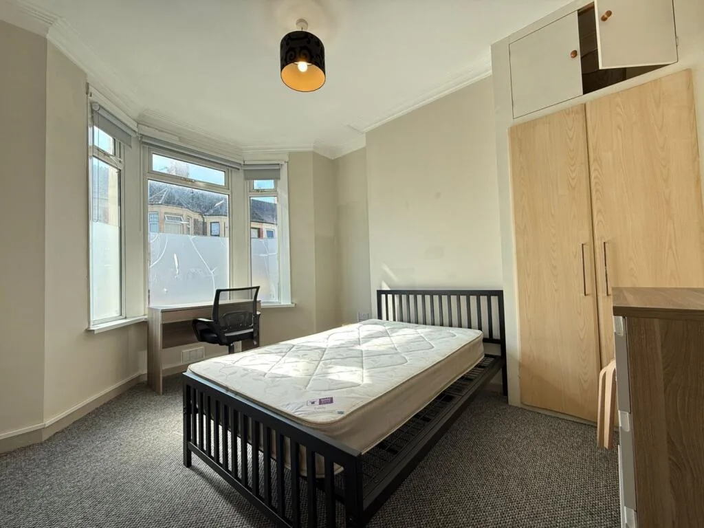 6 bedroom terraced house for rent