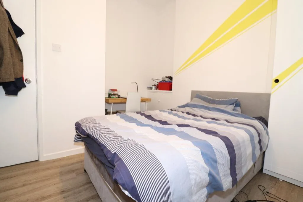 8 bedroom terraced house for rent