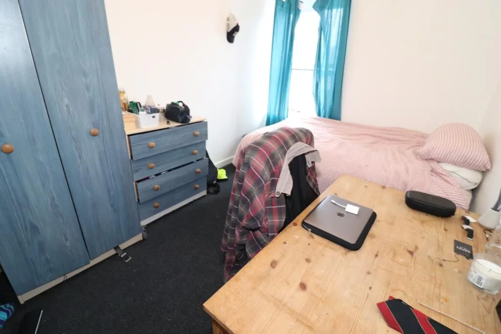 8 bedroom terraced house for rent