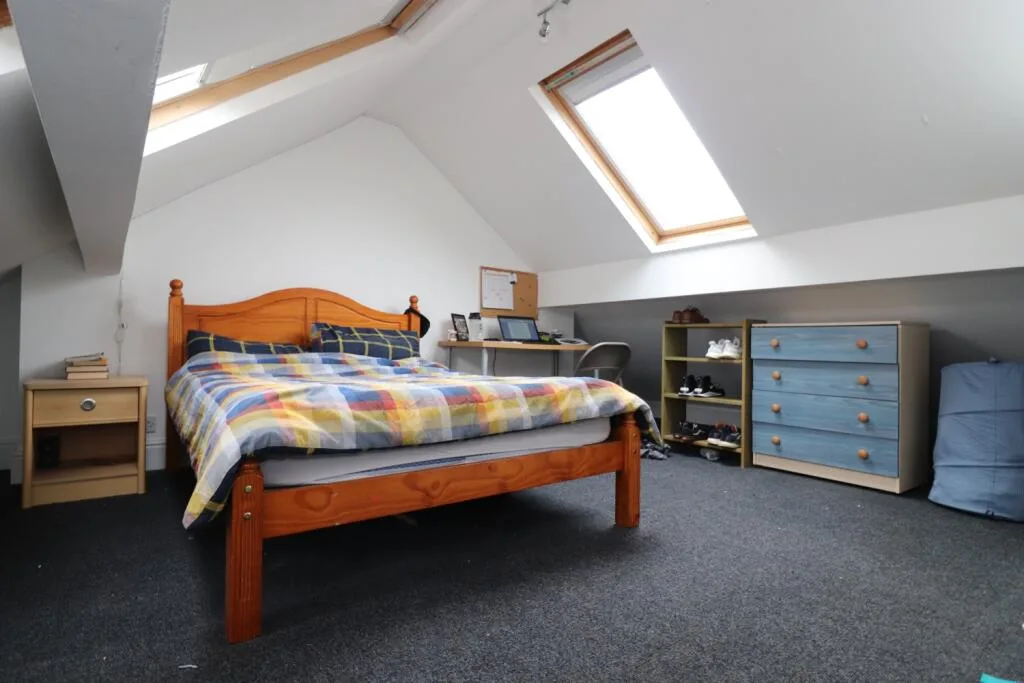 8 bedroom terraced house for rent