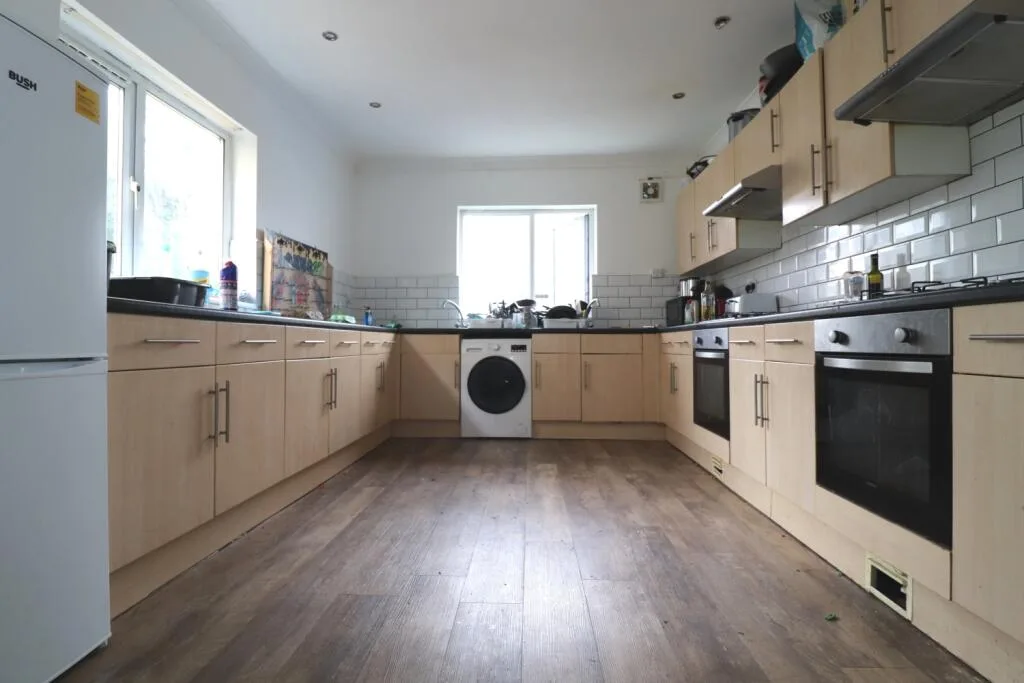 8 bedroom terraced house for rent