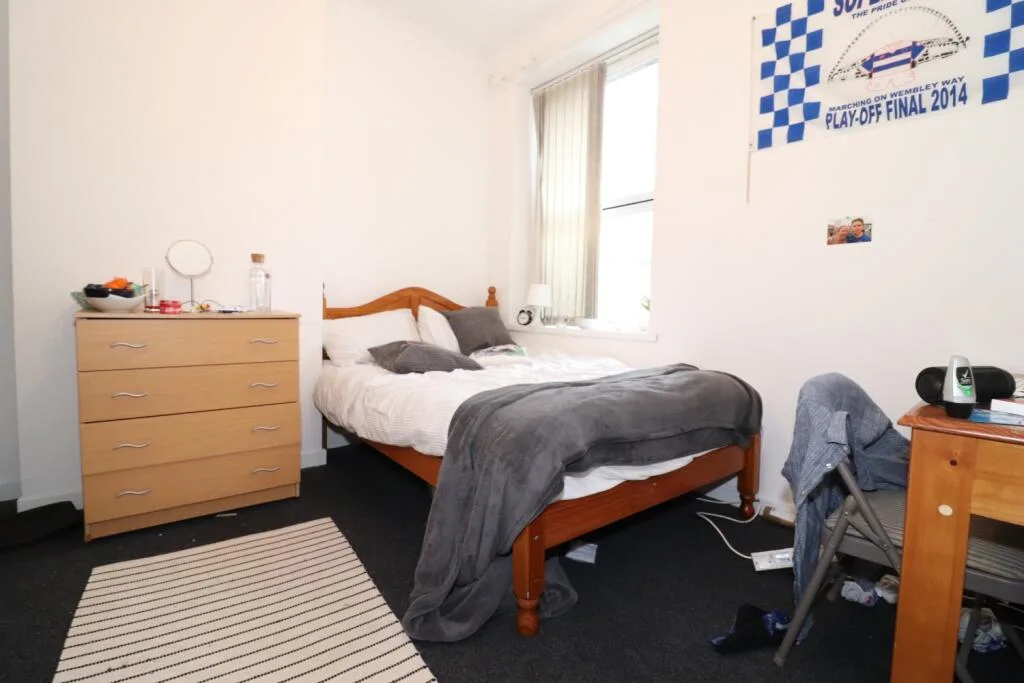 8 bedroom terraced house for rent