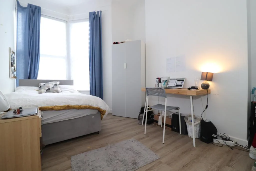 8 bedroom terraced house for rent