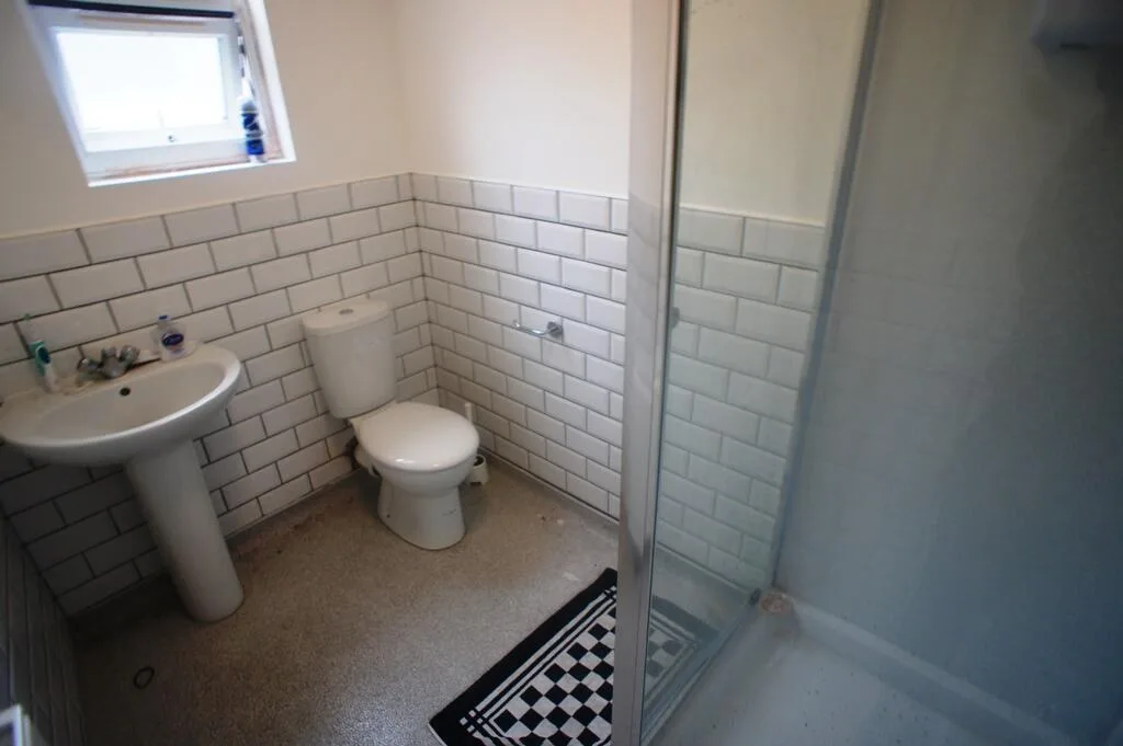8 bedroom terraced house for rent