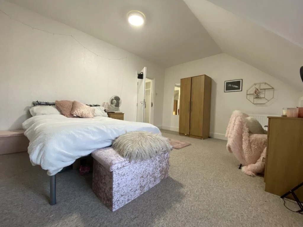 8 bedroom terraced house for rent