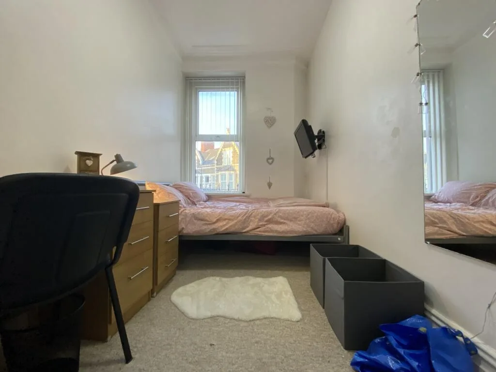 8 bedroom terraced house for rent