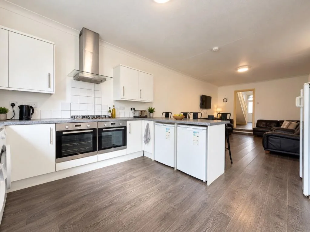8 bedroom terraced house for rent