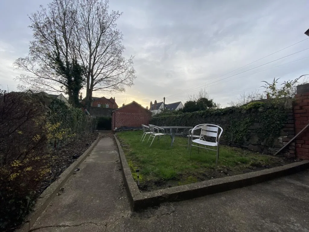 8 bedroom terraced house for rent