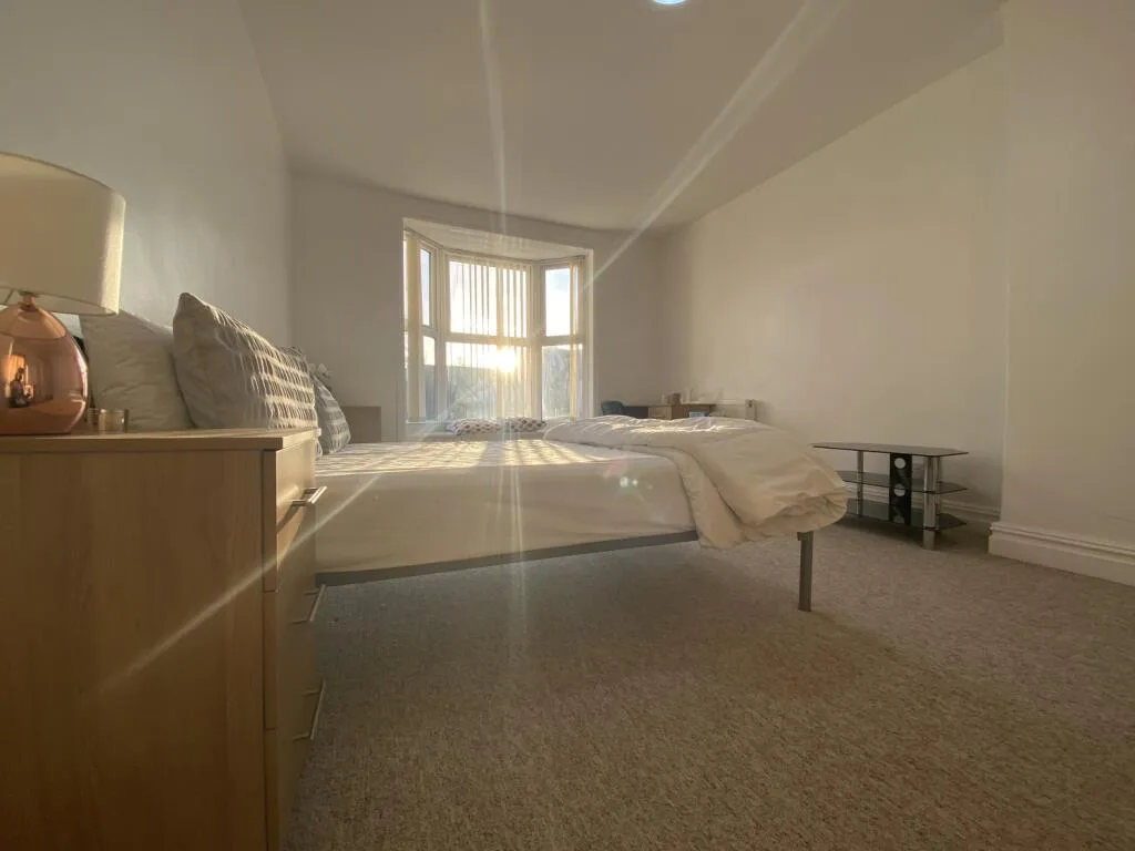 8 bedroom terraced house for rent