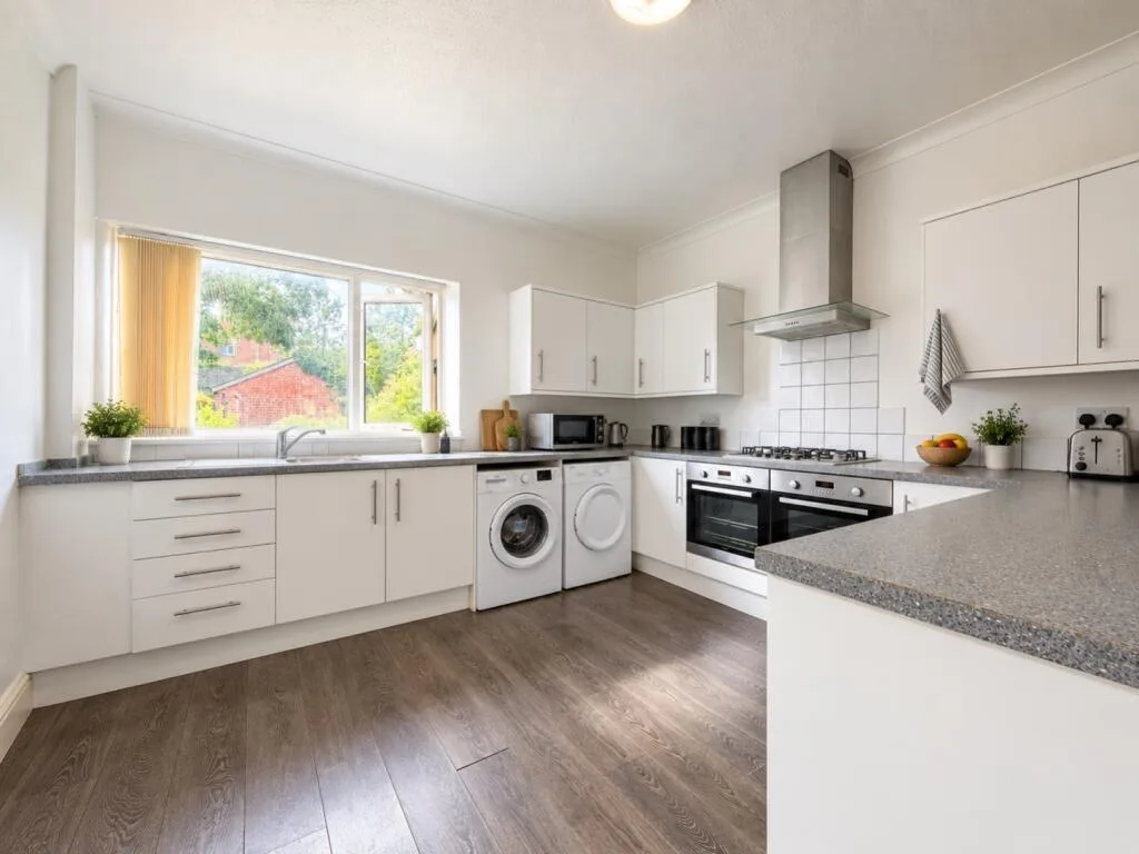 8 bedroom terraced house for rent