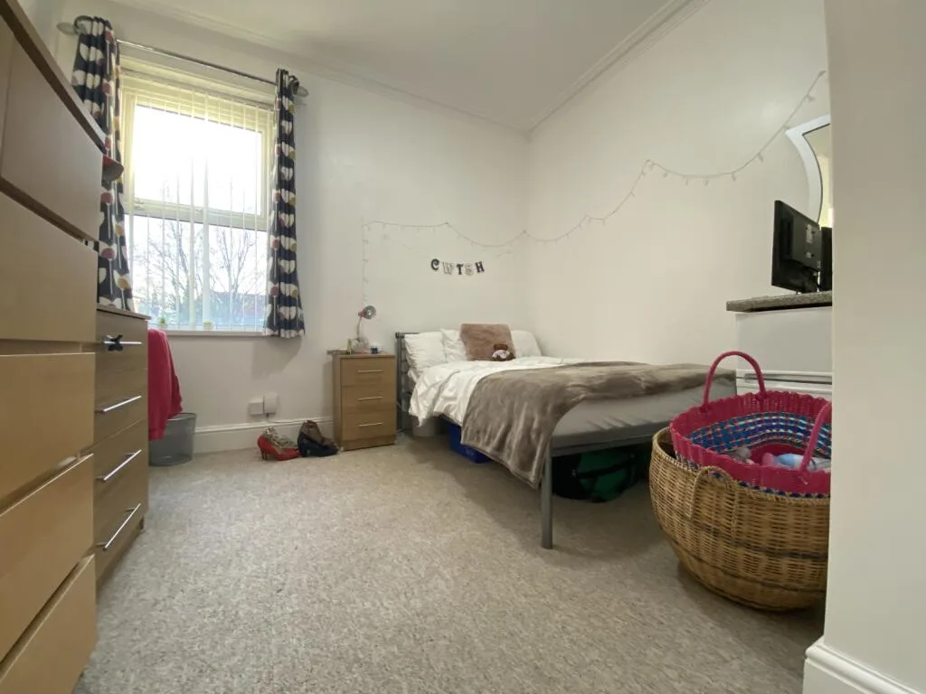 8 bedroom terraced house for rent