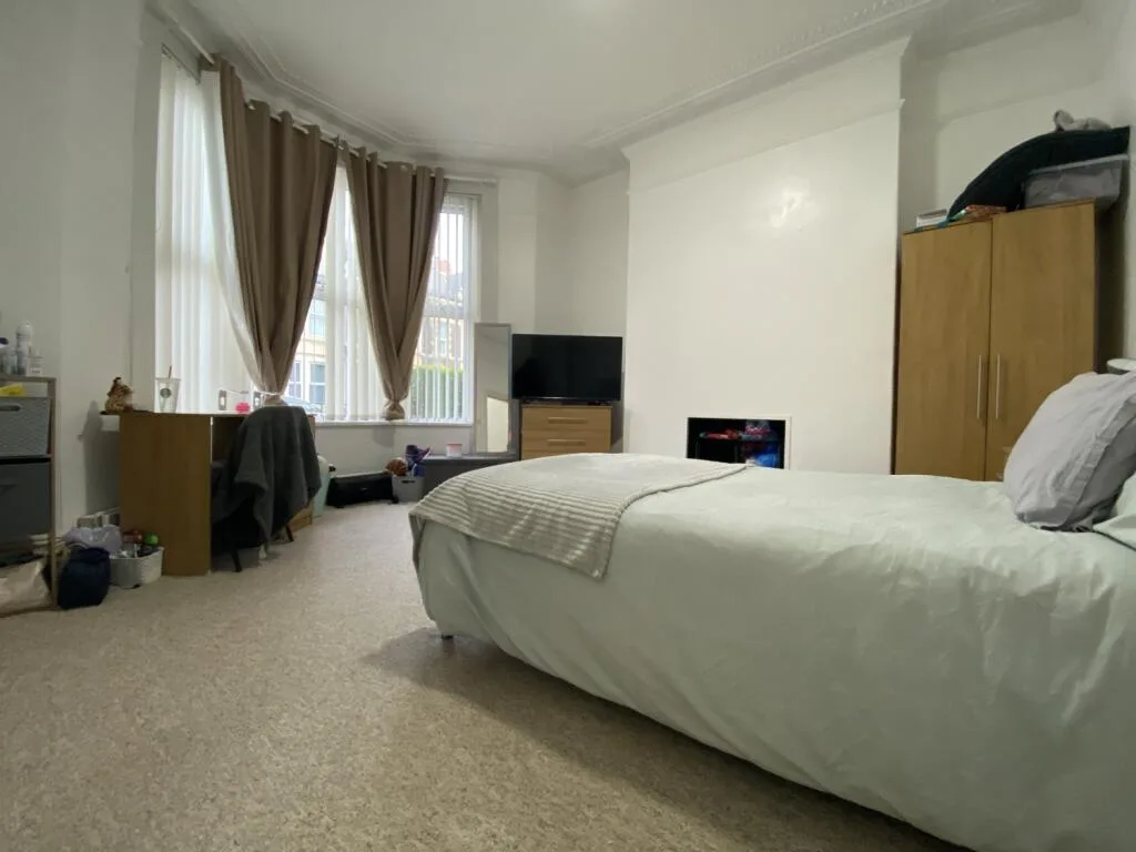 8 bedroom terraced house for rent