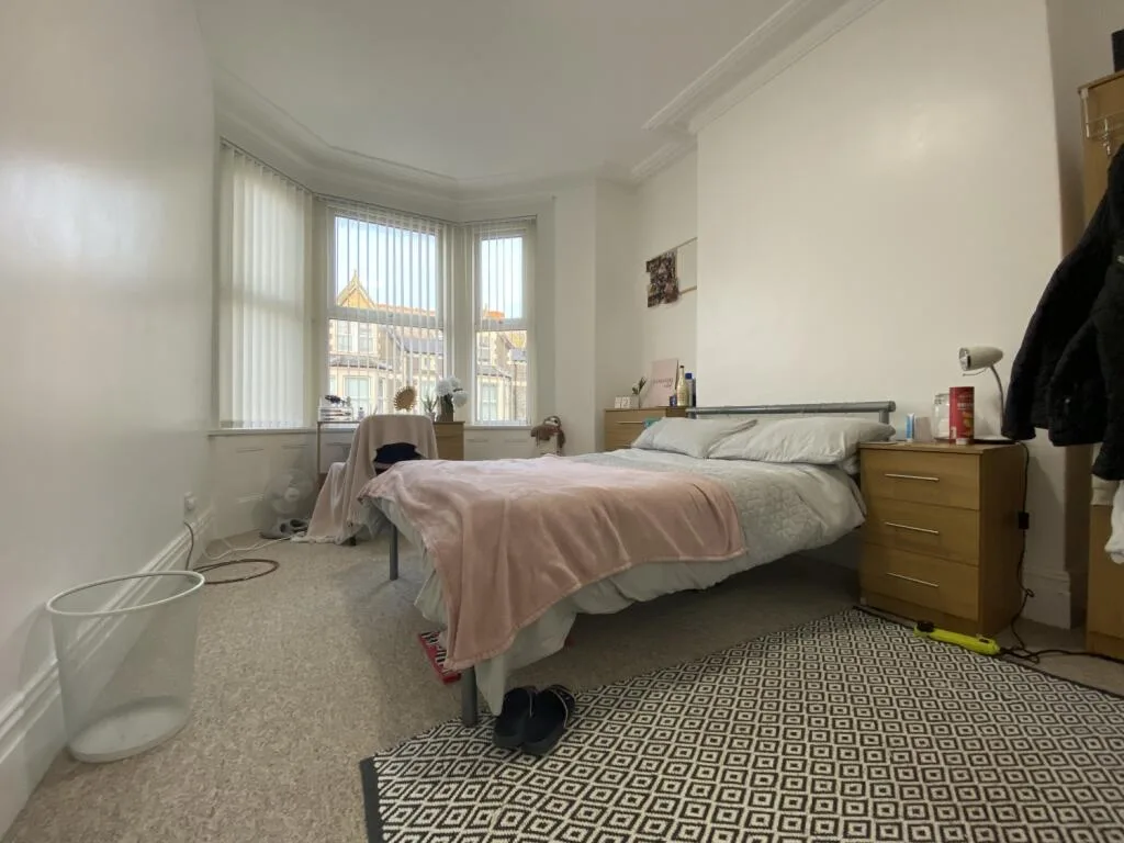 8 bedroom terraced house for rent