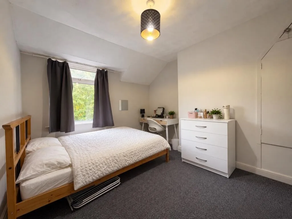 8 bedroom terraced house for rent