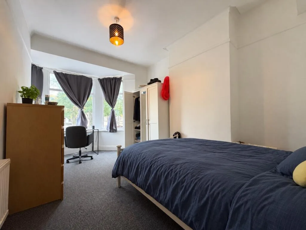 8 bedroom terraced house for rent