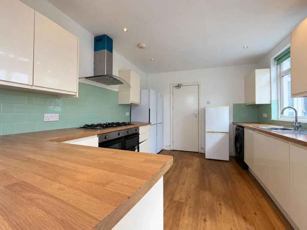 8 bedroom terraced house for rent