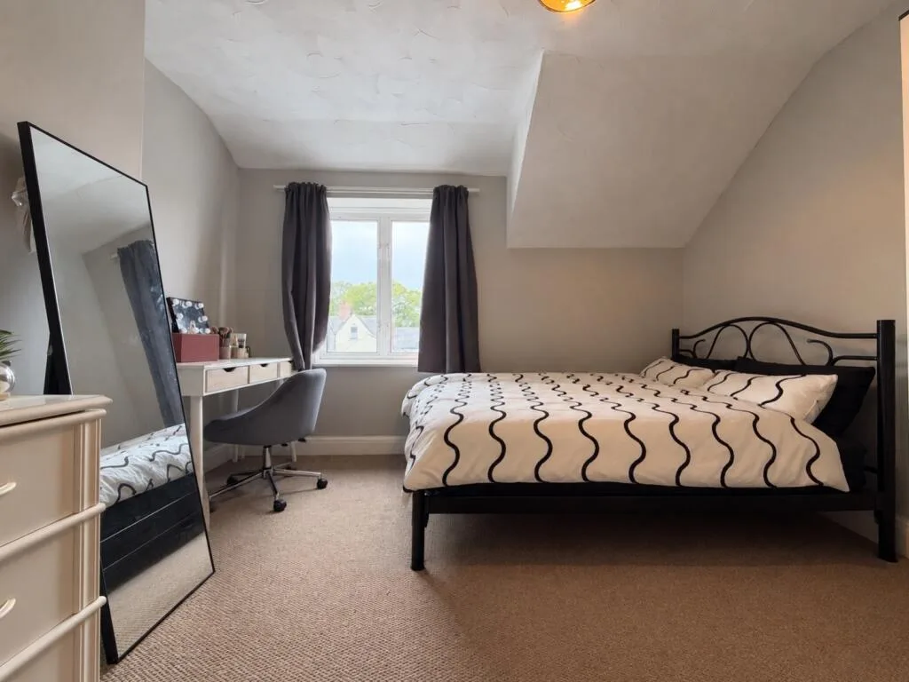 8 bedroom terraced house for rent