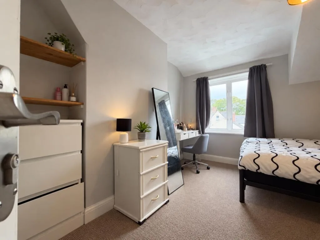 8 bedroom terraced house for rent
