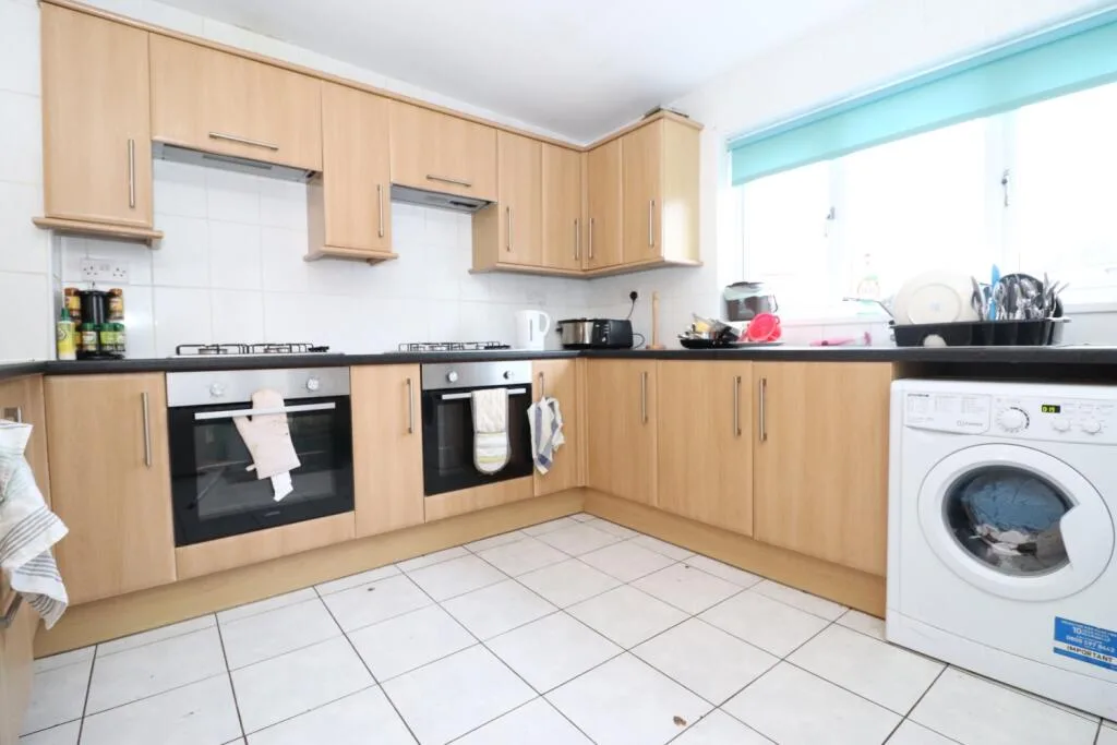 7 bedroom terraced house for rent