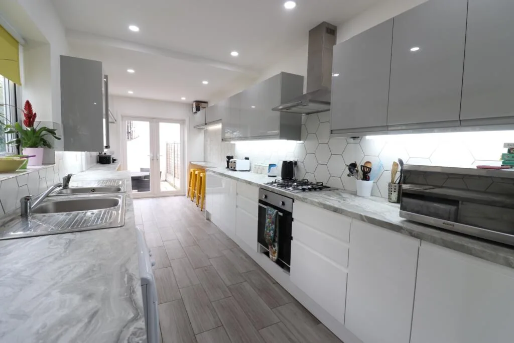 6 bedroom terraced house for rent