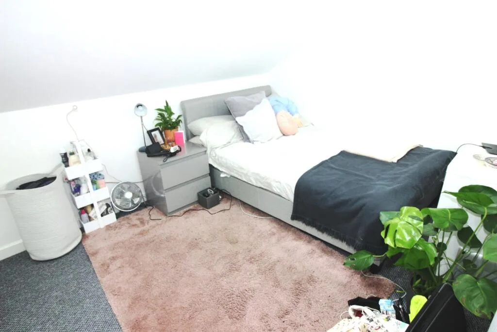 6 bedroom terraced house for rent
