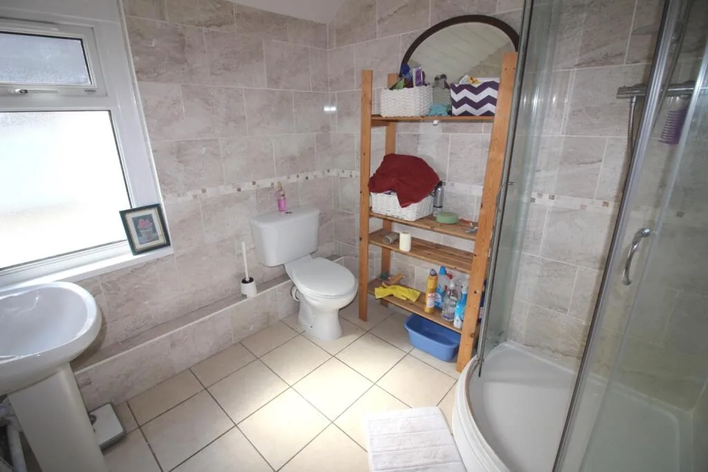 5 bedroom terraced house for rent