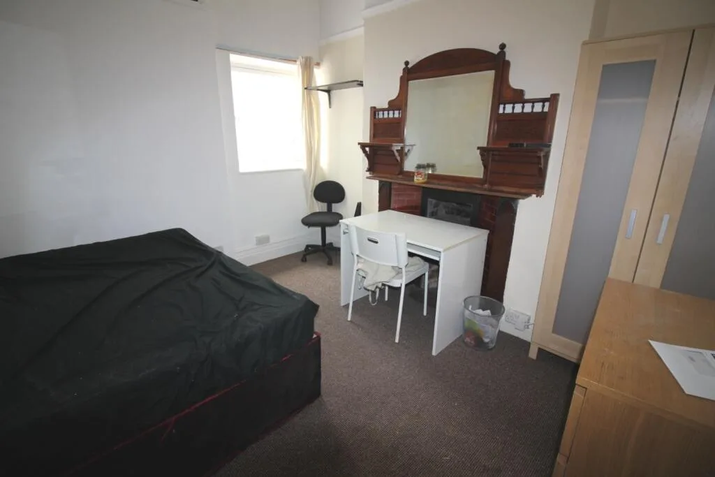 5 bedroom terraced house for rent