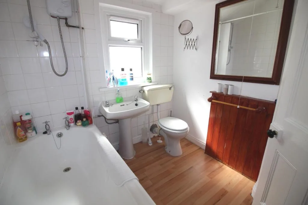 5 bedroom terraced house for rent