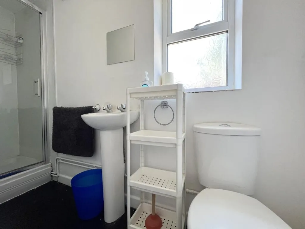 6 bedroom terraced house for rent